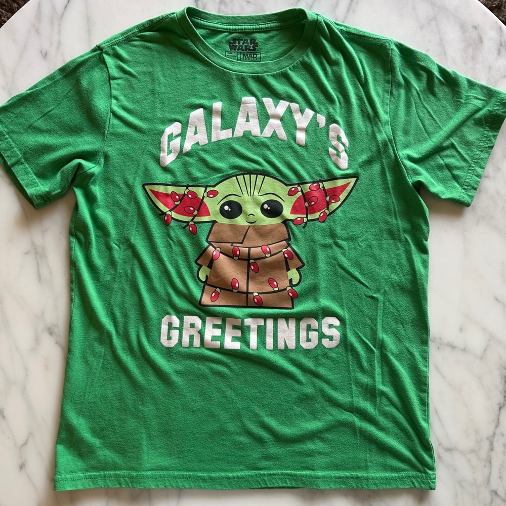 Star Wars The Mandalorian Baby Yoda Holiday‎ Christmas T Shirt Unisex Medium
